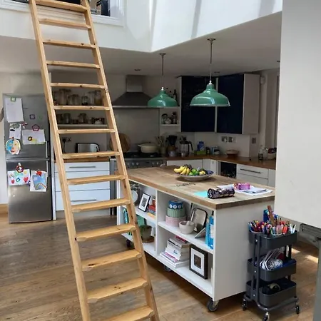 Fashionable & Homey 2bd Flat - Ranelagh Apartment