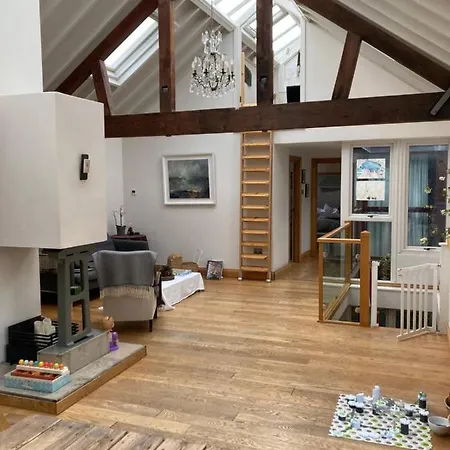Fashionable & Homey 2bd Flat - Ranelagh Apartment