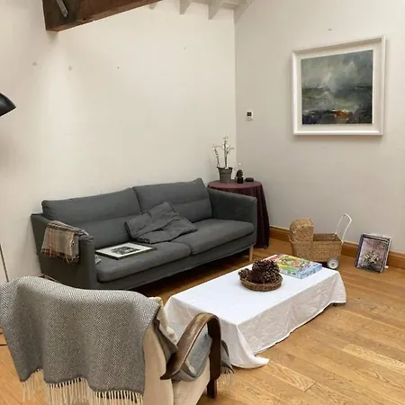 Fashionable & Homey 2bd Flat - Ranelagh *
